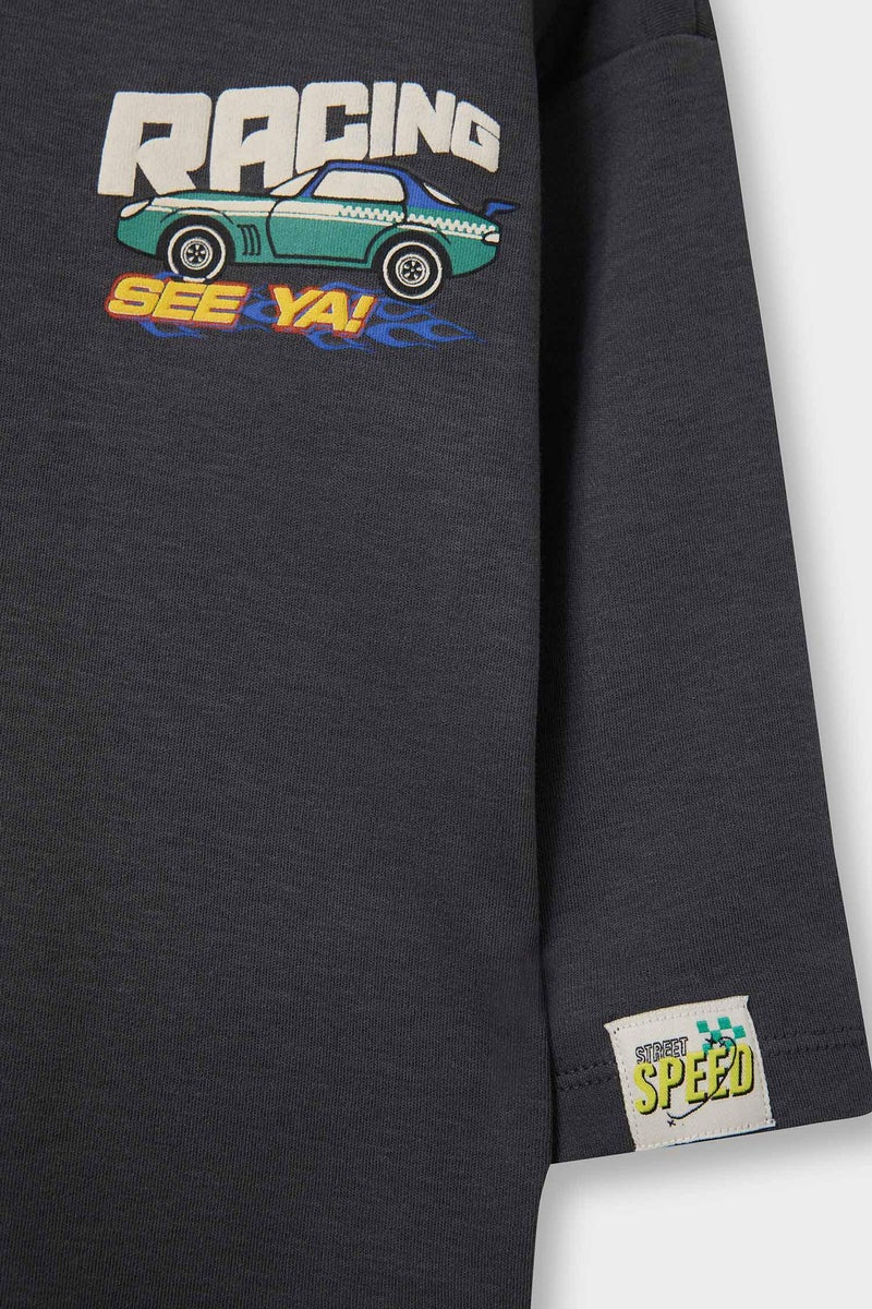 ديفاكتو تيشيرت بيبي اولادي كم طويل بطبعة شعار اوفر سايز - Image 4